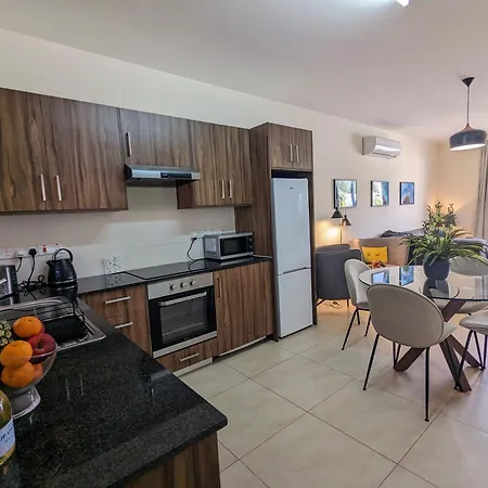 Violetta Apartment, Ground Floor Pool View * Paralímni