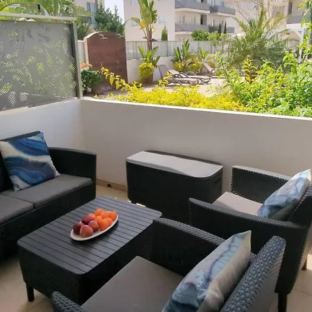 Violetta Apartment, Ground Floor Pool View Apartman *