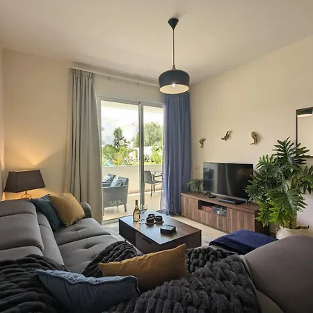 Apartman Violetta Apartment, Ground Floor Pool View Paralímni