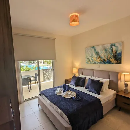 Violetta Apartment, Ground Floor Pool View Apartman *