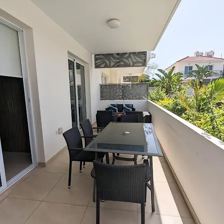 Violetta Apartment, Ground Floor Pool View Lejlighed