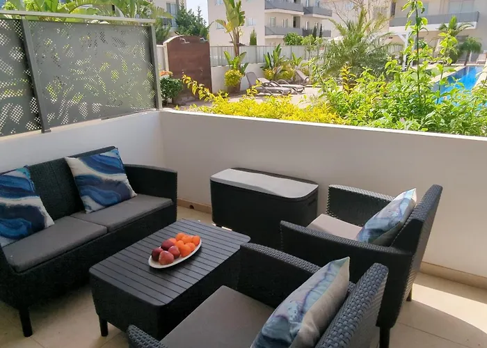 Violetta Apartment, Ground Floor Pool View Apartmán *