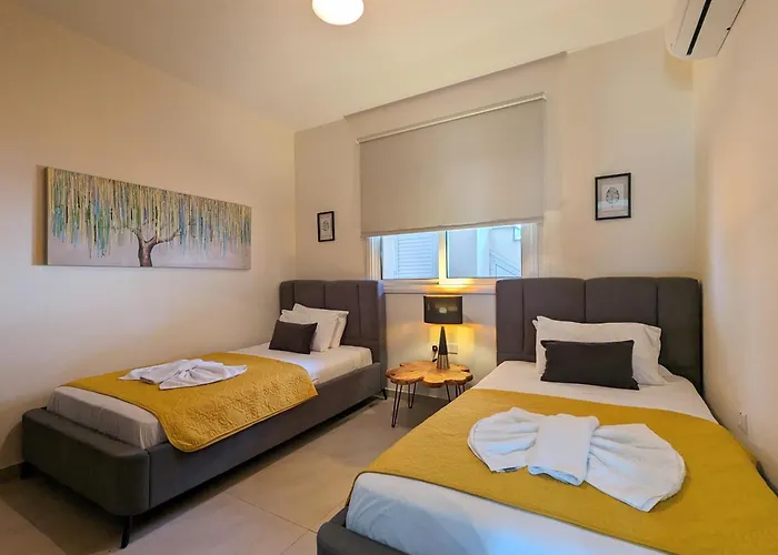 Violetta Apartment, Ground Floor Pool View Apartmán