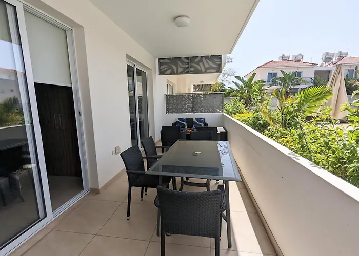 Violetta Apartment, Ground Floor Pool View Apartmán