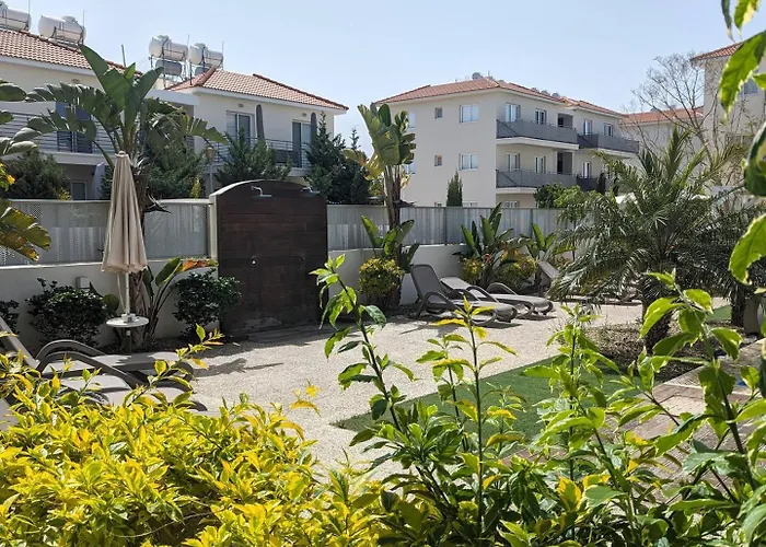 Violetta Apartment, Ground Floor Pool View Apartmán