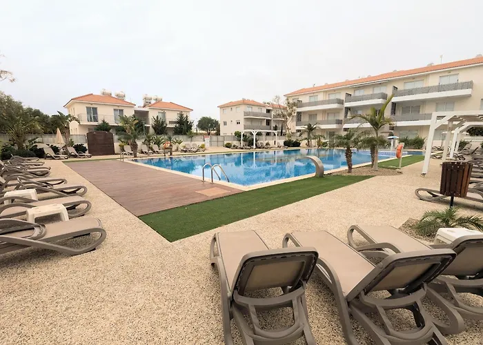 Violetta Apartment, Ground Floor Pool View Apartmán